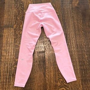 Alo 7/8 High-Waist Air Lift Leggings in XS, Sweet Pink